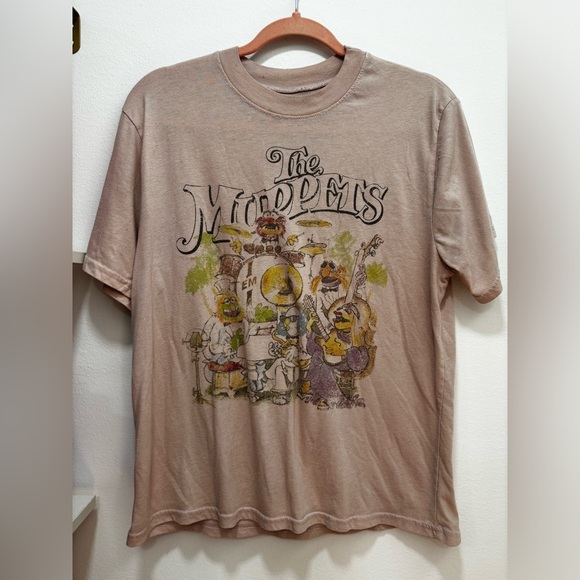 Adorable The Muppets Tshirt with The Muppets on the front - Picture 1 of 3